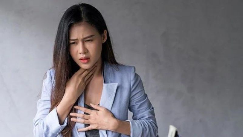 Người bệnh có thể bị khàn tiếng nếu khối ung thư gây ảnh hưởng đến dây thanh