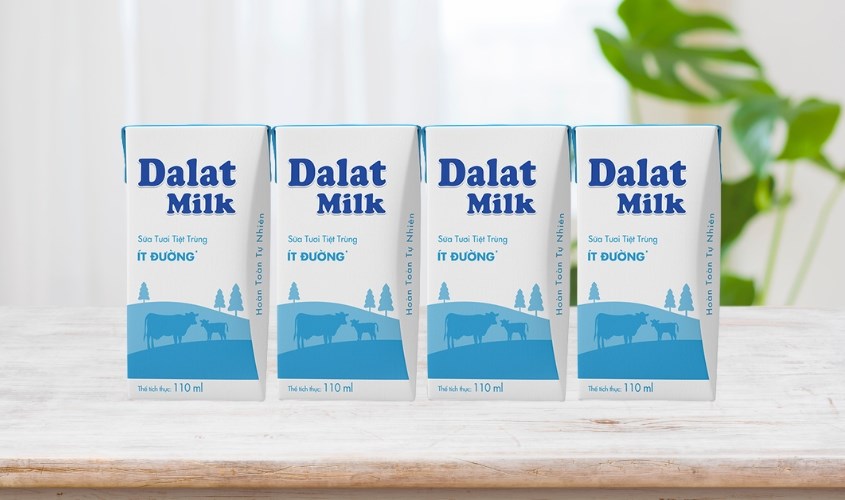 Lốc 4 hộp sữa tươi tiệt trùng Dalat Milk ít đường 180 ml (từ 1 tuổi)