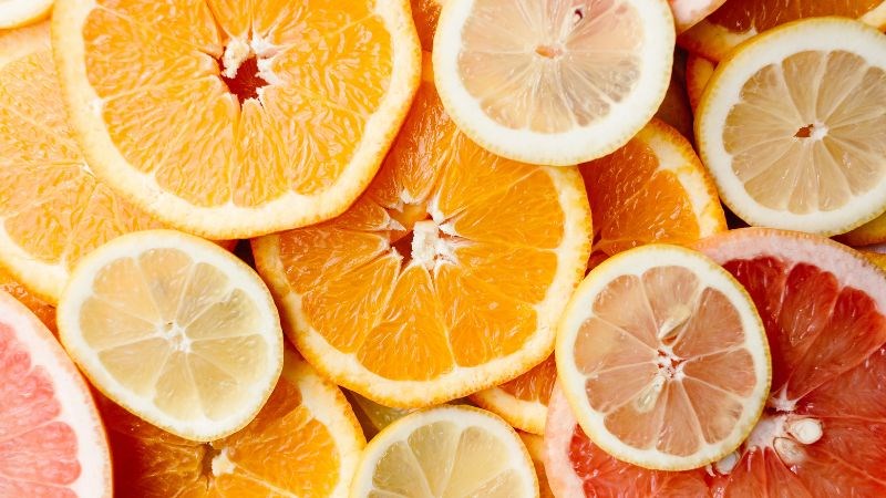 Ăn quá nhiều cam, quýt có thể gây kích ứng cổ họng