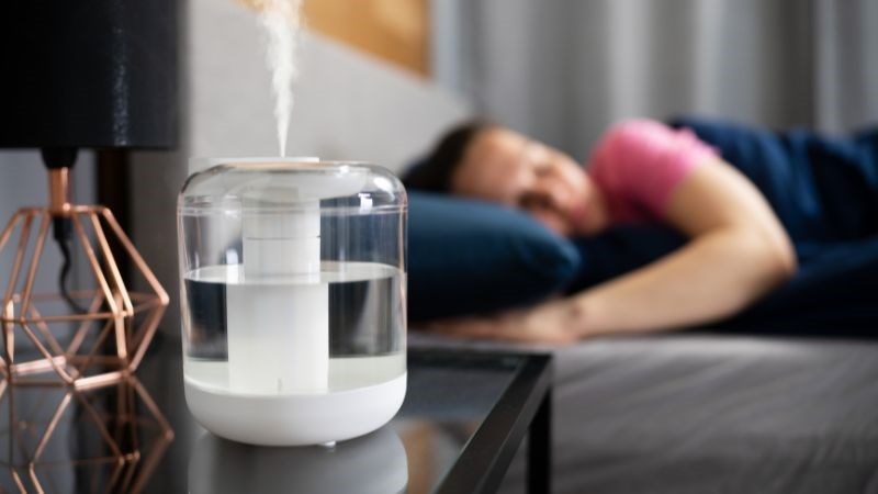 Hít thở không khí ẩm để giữ cho niêm mạc cổ họng đủ ẩm