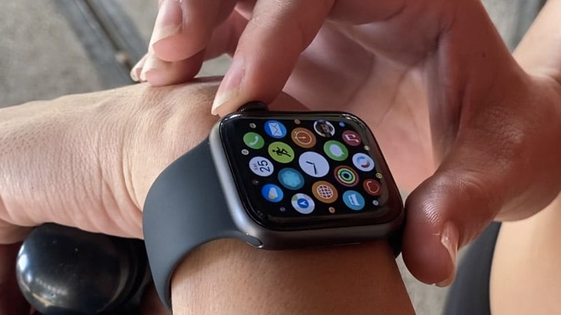 Ưu đ&atilde;i Apple Watch SE