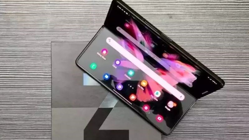 Hiệu năng mạnh mẽ của chiếc điện thoại m&agrave;n h&igrave;nh gập