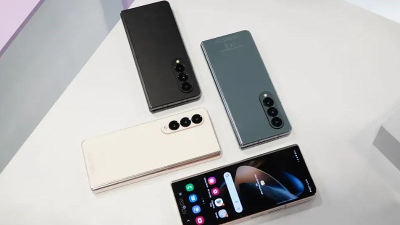 Ba m&agrave;u sắc trẻ trung của chiếc điện thoại