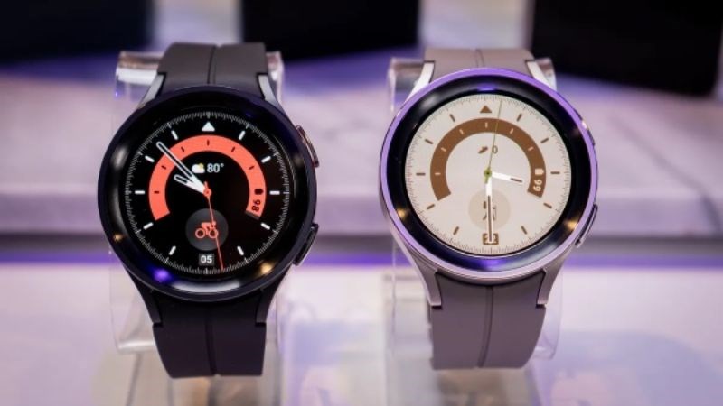 Watch 5 Pro là phi&ecirc;n bản cao c&acirc;́p còn Watch 5 kh&ocirc;ng quá ch&ecirc;̣nh l&ecirc;̣ch và có mức giá khá m&ecirc;̀m