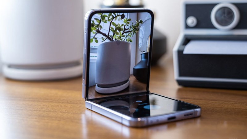 K&iacute;ch thước tinh tế Galaxy Z Flip 4