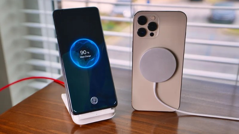 Được trang bị c&ocirc;ng nghệ sạc Magsafe si&ecirc;u tiện lợi