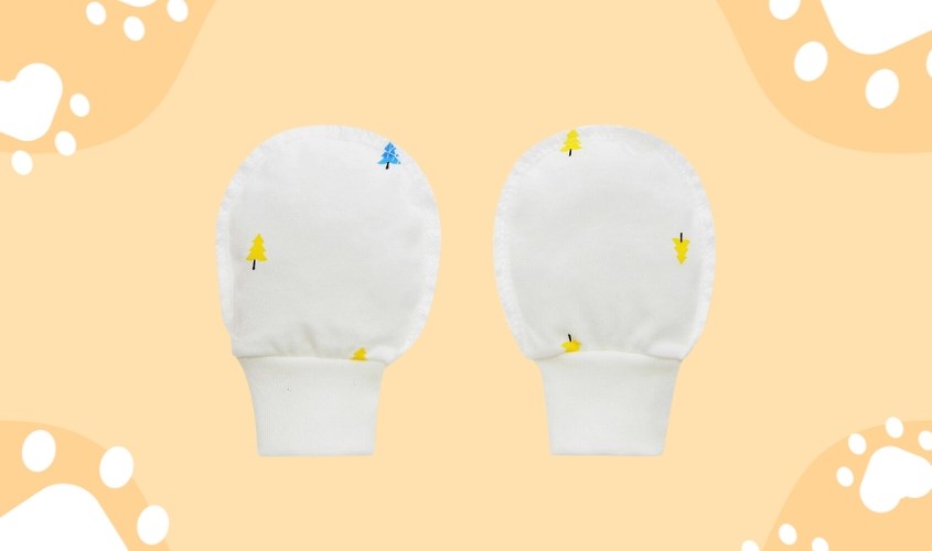 Bộ bao tay, bao chân in cây thông IQ Baby màu trắng (0 - 3 tháng)