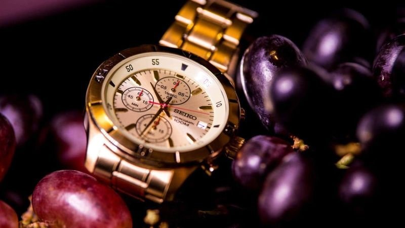 Mua đồng hồ dựa v&agrave;o loại m&aacute;y đồng hồ
