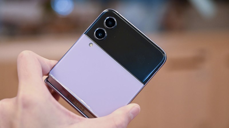 Galaxy Z Flip 4 pin khủng