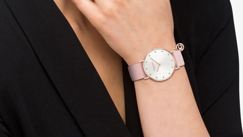 Đồng hồ Coach nữ m&agrave;u hồng nữ t&iacute;nh