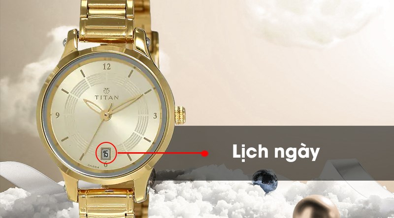 Lịch ng&agrave;y được bố tr&iacute; tiện &iacute;ch tr&ecirc;n mặt đồng hồ