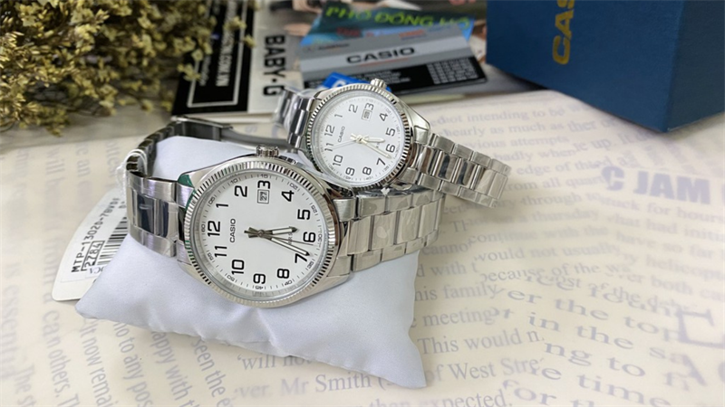 Bạn h&atilde;y lau đồng hồ mỗi ng&agrave;y