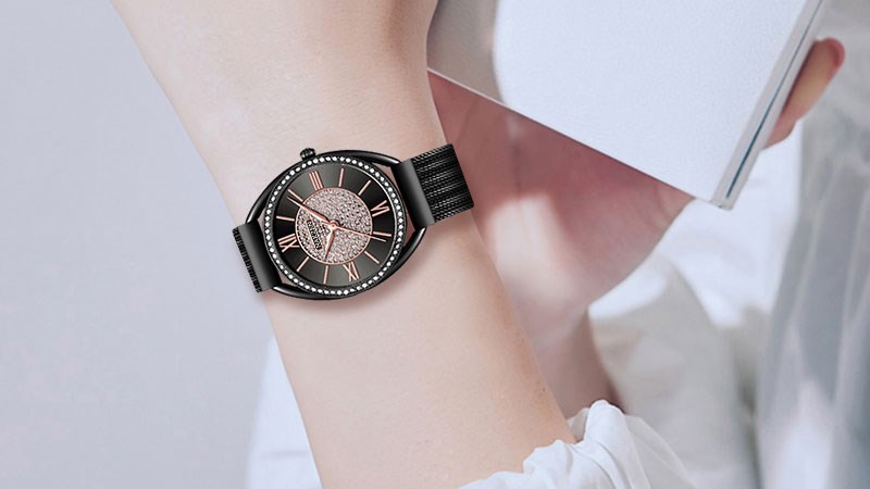 Đồng hồ sang trọng, quyến rũ Đồng hồ sang trọng, quyến rũ