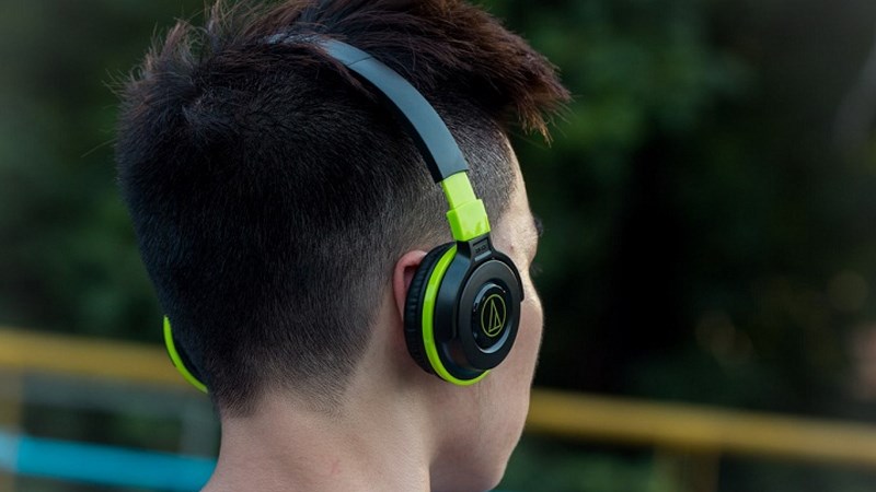 K&iacute;ch thước chụp tai vừa phải, cho chất &acirc;m ch&acirc;n thực