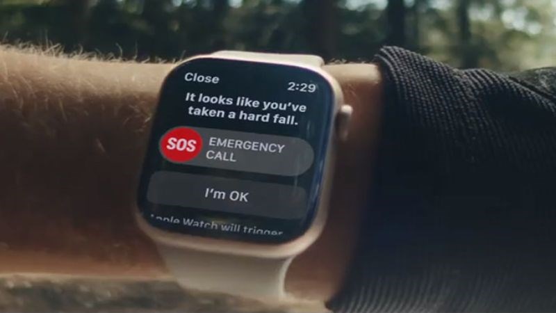 Apple Watch SE 2022 được trang bị cảm biến cho ph&eacute;p cảnh b&aacute;o