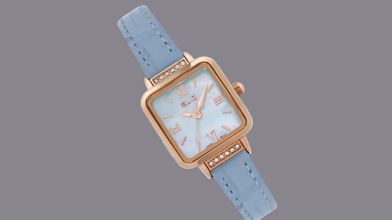 Thiết kế nổi bật với d&acirc;y đeo l&agrave;m bằng da tổng hợp m&agrave;u xanh dương