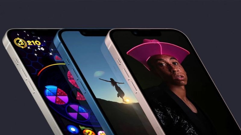 iPhone 13 128GB sở hữu m&agrave;n h&igrave;nh 6.1 inch mang lại h&igrave;nh ảnh sắc n&eacute;t