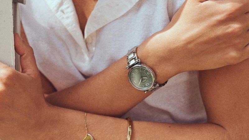Fossil luôn khiến khách hàng hài lòng về mặt thẩm mỹ và chất lượng Fossil luôn khiến khách hàng hài lòng về mặt thẩm mỹ và chất lượng