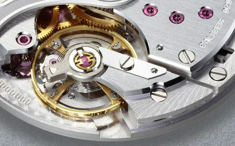 C&aacute;c linh kiện b&ecirc;n trong chiếc đồng hồ kim tr&ocirc;i