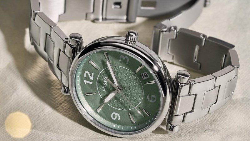Đồng hồ FOSSIL nổi bật với c&aacute;c m&agrave;u sắc truyền thống kết hợp c&ugrave;ng c&aacute;c gam m&agrave;u hiện đại