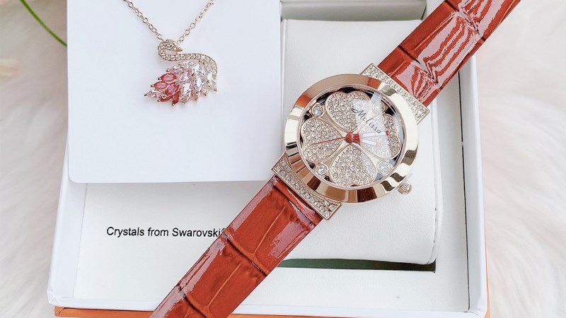 Đồng hồ c&oacute; lối thiết kế theo khuynh hướng đơn giản, nhẹ nh&agrave;ng