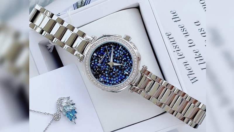 Đồng hồ c&oacute; thiết kế qu&yacute; ph&aacute;i v&agrave; sang trọng