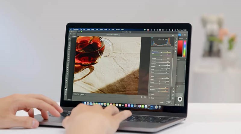 Laptop Apple MacBook Pro M2 2022 được thiết kế với vỏ kim loại nguy&ecirc;n khối