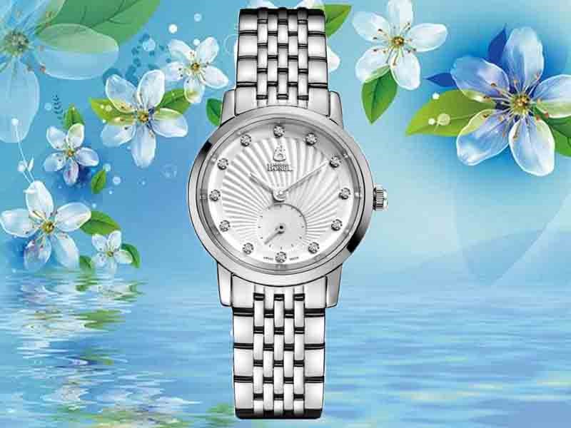 Sản phẩm được đính kim cương tại 12 vị trí giờ chính cực sang trọng Sản phẩm được đính kim cương tại 12 vị trí giờ chính cực sang trọng