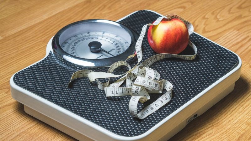 Duy trì cân nặng hợp lý là một cách hiệu quả để phòng ngừa bệnh bạch cầu