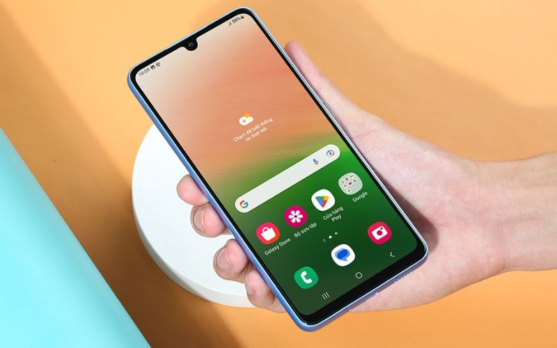 Điện thoại Samsung Galaxy A33 5G 6GB được thiết kế với kiểu dáng năng động, trẻ trung