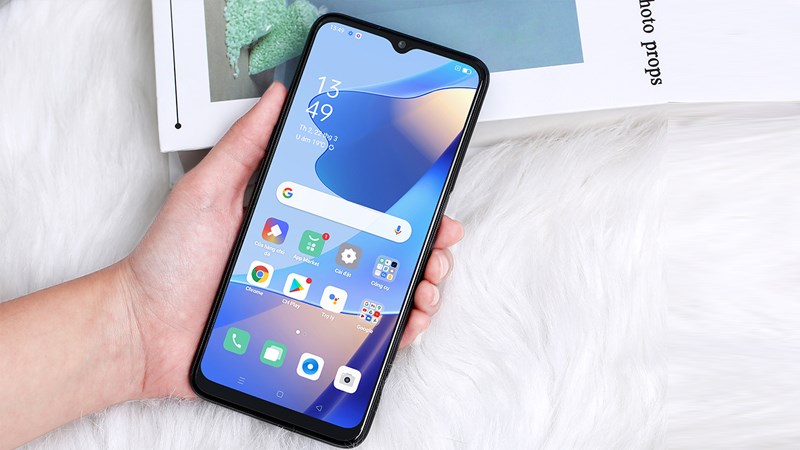 Màn hình sử dụng mặt kính cường lực chắc chắn, chịu lực tốt Màn hình sử dụng mặt kính cường lực chắc chắn, chịu lực tốt
