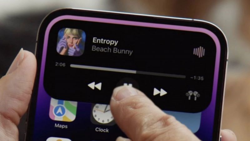 Nhấn v&agrave;o Dynamic Island để chuyển hướng đến ứng dụng hiện đang hiển thị