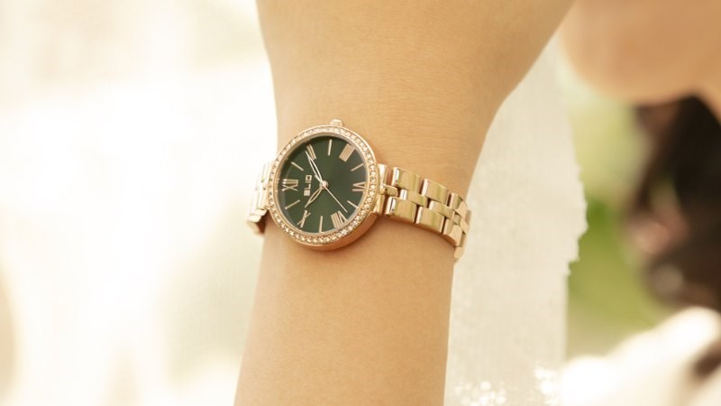 Sở hữu thiết kế trẻ trung v&agrave; năng động với t&ocirc;ng m&agrave;u v&agrave;ng hồng thu h&uacute;t