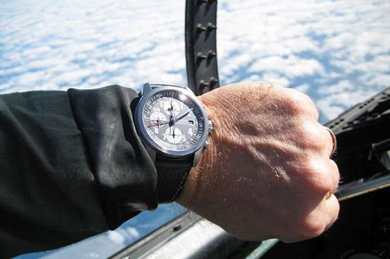 Đồng hồ phi c&ocirc;ng c&oacute; nhiều t&iacute;nh năng kh&aacute;c nhau