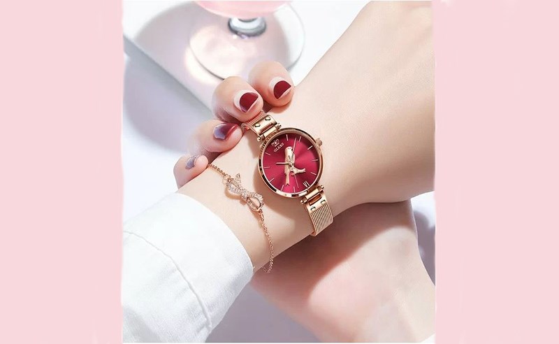 M&agrave;u sắc đồng hồ nổi bật, bắt mắt