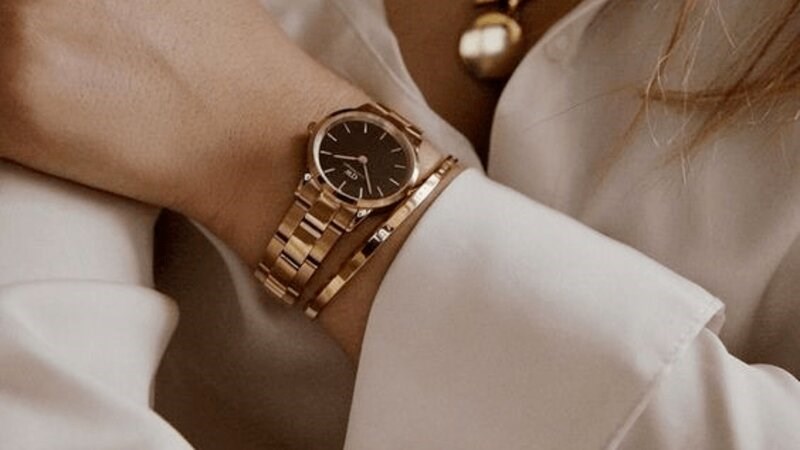 Đồng hồ v&agrave; v&ograve;ng tay DW kh&aacute; quen thuộc với giới thời trang