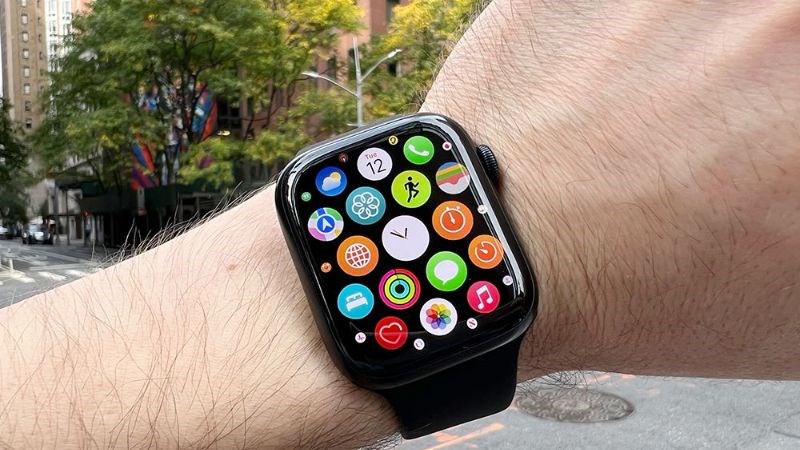 Chiếc Apple Watch n&agrave;y chạy tr&ecirc;n hệ điều h&agrave;nh watchOS 8