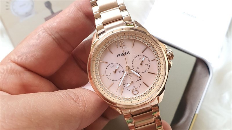 Fossil lu&ocirc;n mang vẻ đẹp kh&oacute; cưỡng thu h&uacute;t anh nh&igrave;n