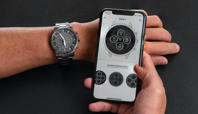 Hybrid watch l&agrave; sự kết hợp giữa đồng hồ th&ocirc;ng minh v&agrave; đồng hồ truyền thống