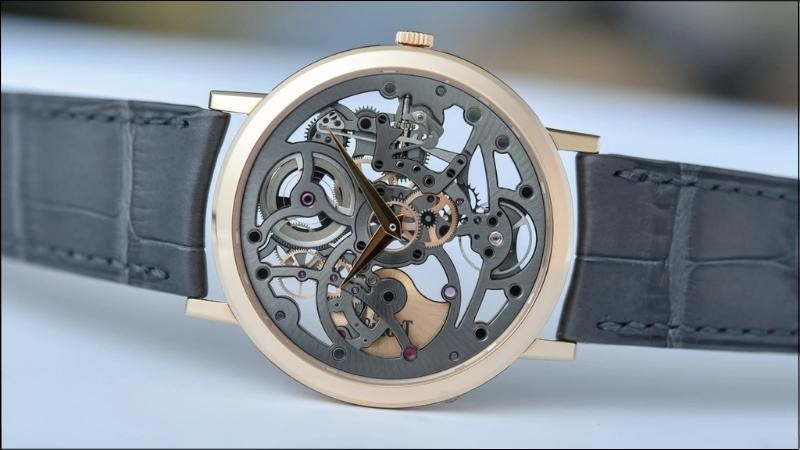 Đồng hồ Skeleton c&oacute; bề mặt đồng hồ gần như trong suốt