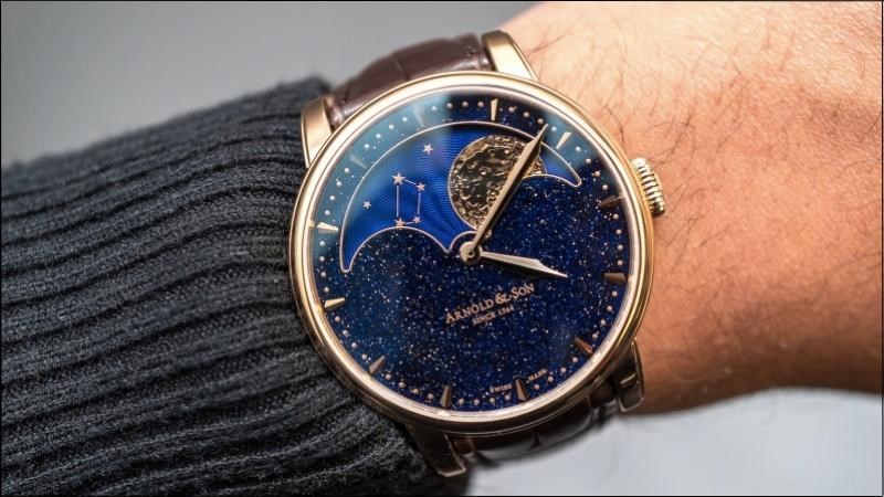 Moonphase l&agrave; t&iacute;nh năng cao cấp v&agrave; phức tạp được t&iacute;ch hợp trong chiếc đồng hồ