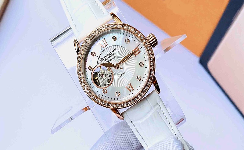 Đồng hồ Stuhrling Original nữ c&oacute; thiết kế đặc biệt