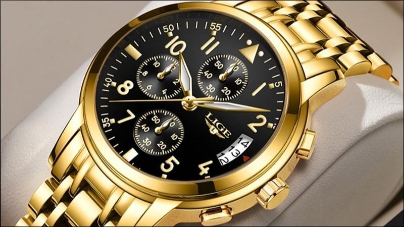 Đồng hồ sở hữu vẻ ngo&agrave;i s&aacute;ng b&oacute;ng, sang trọng