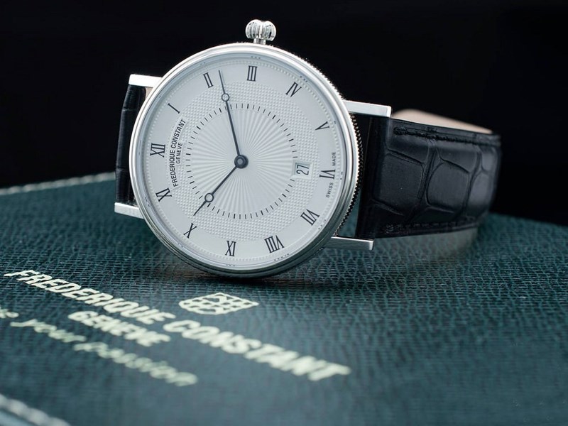 Thiết kế thanh lịch pha n&eacute;t ho&agrave;i cổ