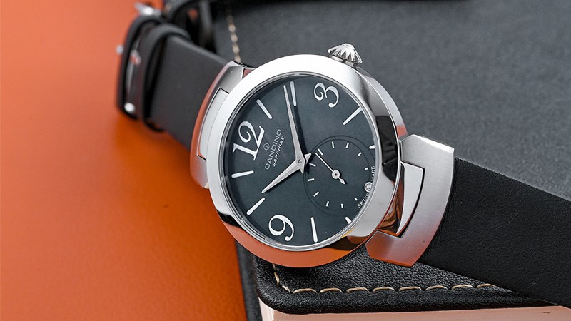 Đồng hồ có thiết kế đơn giản, tinh tế mà sang trọng Đồng hồ có thiết kế đơn giản, tinh tế mà sang trọng