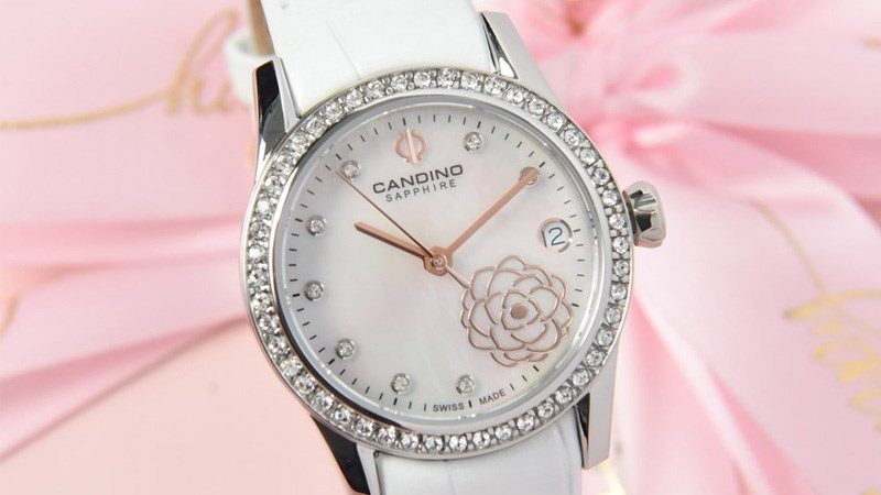 Đồng hồ có thiết kế tinh tế và thanh lịch Đồng hồ có thiết kế tinh tế và thanh lịch