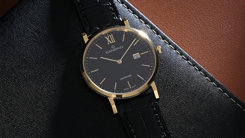 n Đồng hồ có thiết kế theo phong cách cổ điển, tinh tế