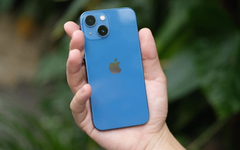iPhone 13 mini c&oacute; cấu h&igrave;nh mạnh mẽ với khả năng quay chụp si&ecirc;u đỉnh