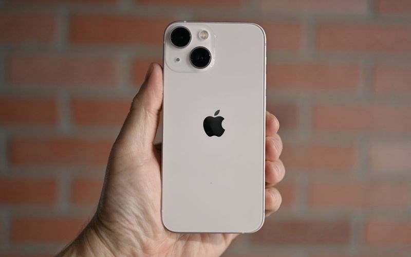T&ugrave;y v&agrave;o nhu cầu c&aacute; nh&acirc;n m&agrave; bạn c&oacute; thể chọn mua iPhone 13 mini hoặc iPhone 12