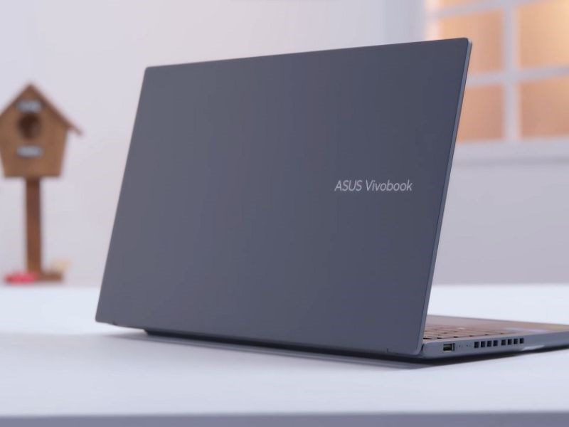 Thiết kế kh&aacute; gọn g&agrave;ng với khung vỏ nhựa phủ m&agrave;u